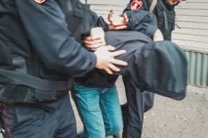 Пензенец, находящийся в розыске, отказывался платить таксисту за проезд