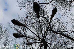 На улице Окружной в Пензе машина снесла световую опору