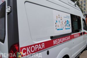 В Пензенской области умер водитель опрокинувшейся и врезавшейся в дерево машины