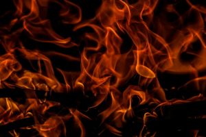 Во время ночного пожара в Пензе спасен мужчина