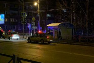 На улице Циолковского в Пензе автомобиль врезался в торговый киоск