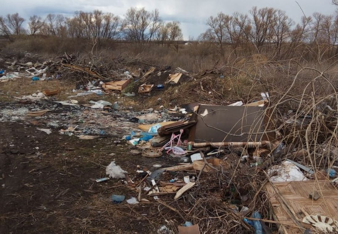 В Пензенской области недалеко от реки появилась большая свалка | 06.04.2020  | Пенза - БезФормата