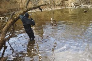 Установлена личность погибшего водителя затонувшей машины в Пензенской области