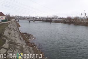Рано утром в Пензе женщина готовилась прыгнуть с моста