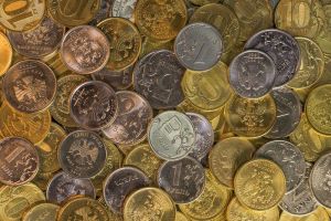 Рубль продолжает укрепление на фоне мировых валют