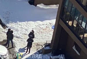 Из дома на улице Мира в Пензе выпал и разбился человек