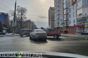 На Южной поляне в Пензе в аварию попала машина такси