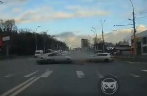 В Пензе сняли момент жесткой аварии на проспекте Победы