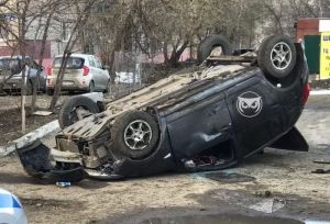 На проспекте Победы в Пензе произошла жесткая авария с переворотом
