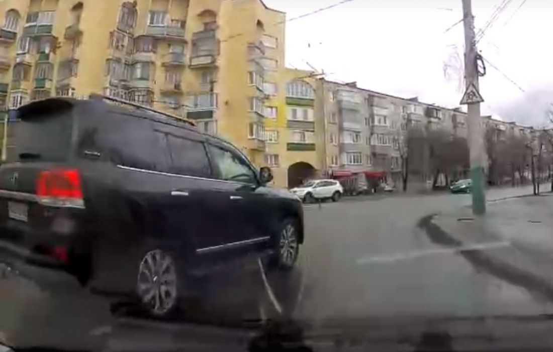 В Пензе водителя потрясло поведение коллеги на дороге