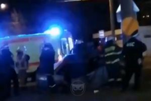 В Пензе машина на большой скорости влетела в столб. Видео
