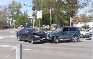 На проспекте Победы в Пензе произошла жесткая авария