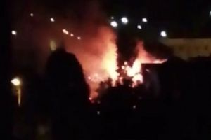 Появились видео с места возгорания жилого дома в Кузнецке