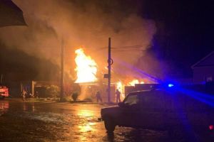 Поздно вечером в Кузнецке загорелся жилой дом