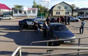 Женщину увезли на «скорой» после аварии в Пензенской области