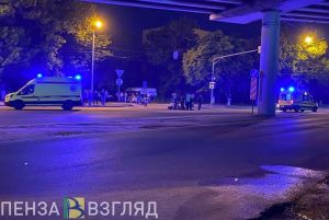 Ночью в Пензе мотоциклиста увезли на «скорой» после жесткой аварии