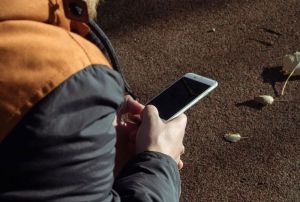 Житель Пензенской области из ревности разместил интимные фото жены в соцсети