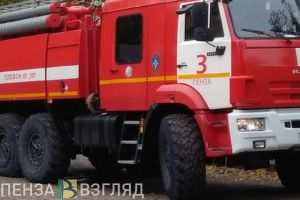 На улице Вяземского в Пензе загорелось заброшенное здание