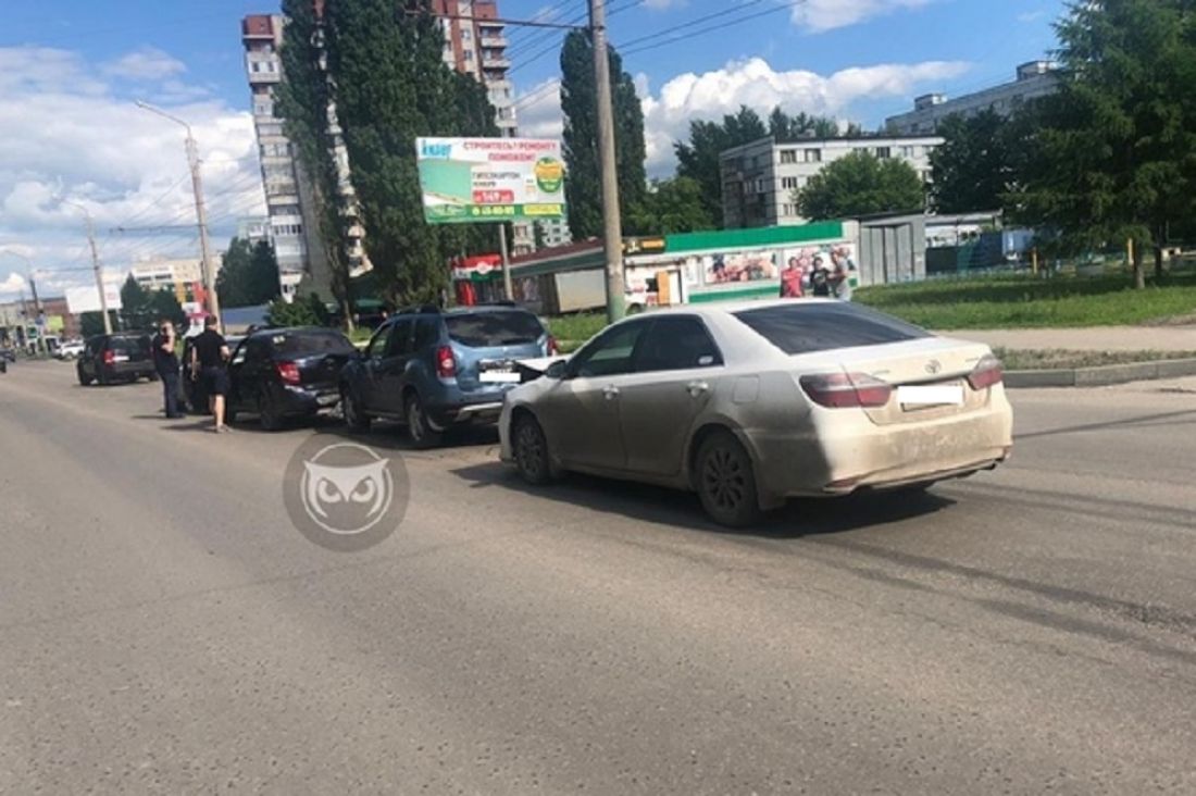 В пензенском микрорайоне Арбеково четыре машины устроили ДТП