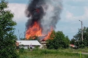 «Какой ужас». Жители Мокшана рассказали подробности пожара в частном доме