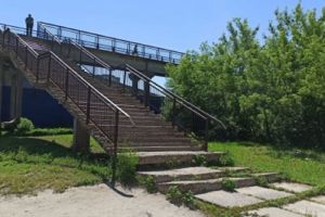 В Кузнецке подросток упал с моста на рельсы