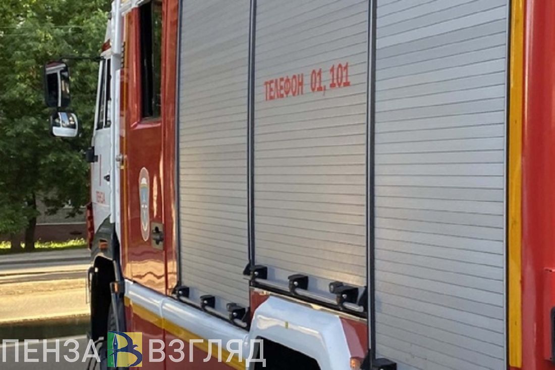 Ночью в Пензе полыхал двухэтажный дом