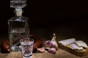Трое жителей Пензенской области устроили застолье у знакомой, когда ее не было дома