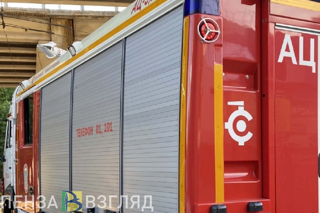 В Пензенской области огонь охватил дом, сарай и гараж