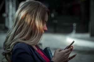Жительница Пензы лишилась денег с карты после телефонного звонка