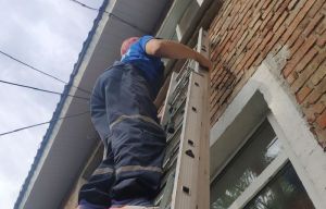 В Пензе трехлетний мальчик закрылся в квартире от бабушки