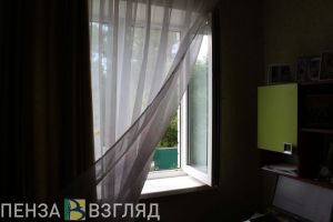 Появились подробности падения ребенка из окна пятого этажа в Заречном