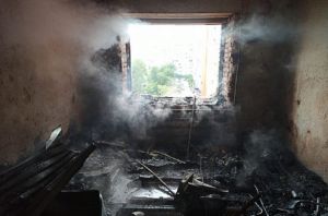 Дым столбом. Видео с места пожара в пензенской многоэтажке