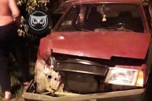 На Большой Бугровке в Пензе автомобиль врезался в стоящую машину