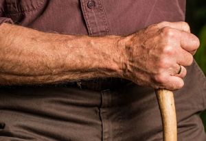 81-летний житель Тамалы продал опасную жидкость под видом алкоголя