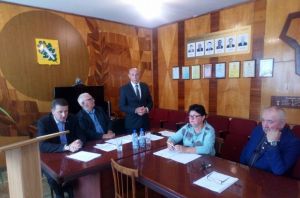 Отставка главы, загоревшийся автобус и туалет в подъезде: новости за 15 августа