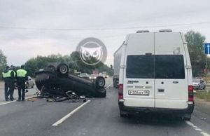 На трассе под Пензой произошла жесткая авария с «перевертышем»