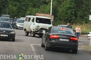 На Западной поляне в Пензе две машины устроили аварию на перекрестке