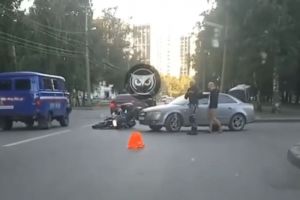 На Западной поляне Пензы автомобиль сбил мотоциклиста