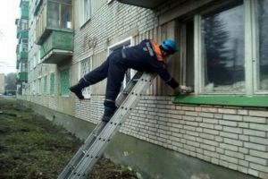 Спасатели влезли к потерявшему сознание пензенцу через окно