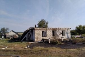 В Бессоновском районе жилой дом остался без крыши из-за пожара
