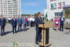 Полпред президента Игорь Комаров 1 сентября на открытии школы № 78. Фотогалерея