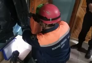 На улице Ворошилова в Пензе женщина оказалась в опасной ловушке