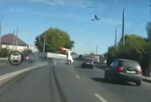 В пензенской Терновке момент жесткой аварии с погрузчиком попал на видео