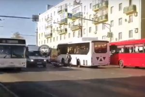 В центре Пензы байкер вылетел из седла мотоцикла