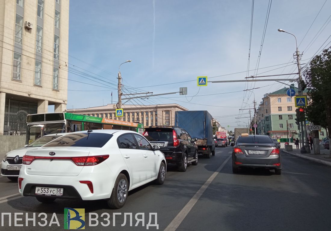 В центре Пензы образовалась огромная пробка