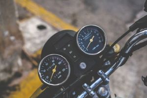 На улице Карпинского в Пензе поймали пьяного мопедиста
