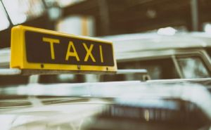 В Пензе ночью ограбили водителя такси
