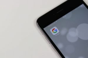 В Пензе мужчина подобрал телефон школьника