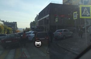 Авария на перекрестке в центре Пензы спровоцировала пробку