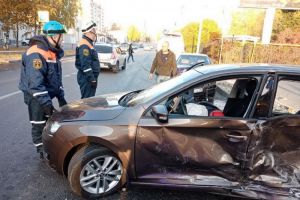 Двери вмяло в салон. Фото с места жесткого ДТП на улице Рахманинова в Пензе
